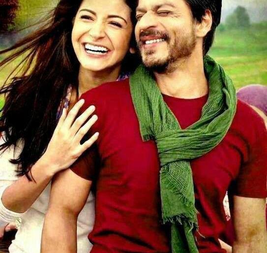 Anushka-Shahrukh's 'Pump' in Prague! | अनुष्का-शाहरूखची ‘प्राग’मध्ये सेम पोझ !