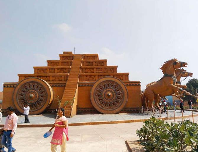 Hatha falls on 'Bahubali' empire; Read the news, push the fans to sit! | ‘बाहुबली’च्या साम्राज्यावर पडणार हातोडा; बातमी वाचून चाहत्यांना बसणार धक्का! Hatha falls on 'Bahubali' empire; Read the news, push the fans to sit! | ‘बाहुबली’च्या साम्राज्यावर पडणार हातोडा; बातमी वाचून चाहत्यांना बसणार धक्का!