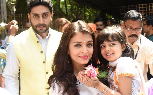 When Aaradhya calls Ranbir 'Baba' ... | आराध्या जेव्हा रणबीरला ‘बाबा’ म्हणते... When Aaradhya calls Ranbir 'Baba' ... | आराध्या जेव्हा रणबीरला ‘बाबा’ म्हणते...