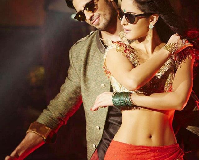 The first song of 'Watch Again': 'Black Chashma' | 'बार बार देखो'चं पहिलं गाण : 'काला चश्मा'