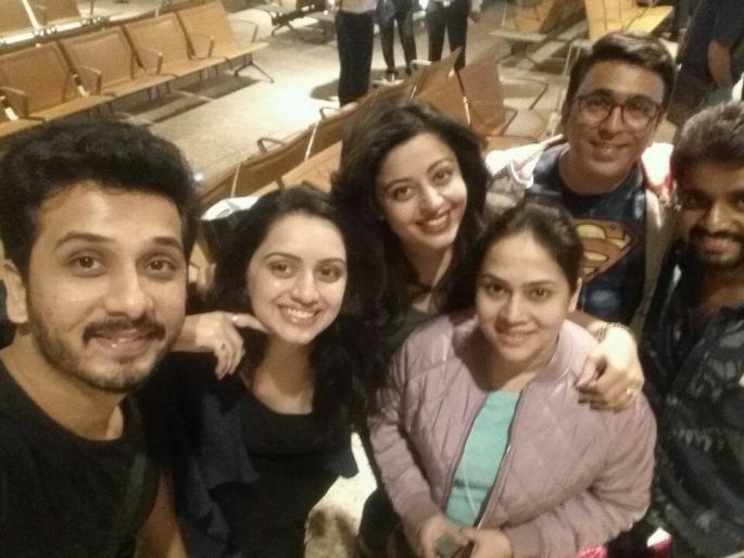Airport Selfie of Marathi Artists | मराठी कलाकारांचा एअरपोर्ट सेल्फी Airport Selfie of Marathi Artists | मराठी कलाकारांचा एअरपोर्ट सेल्फी