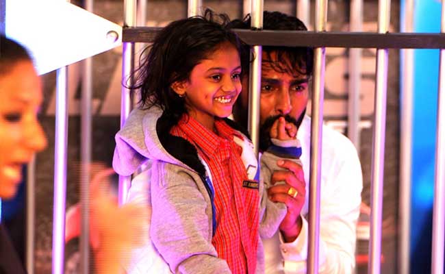 Manavir Gujjar became celebrity ... Fans played with hoardings | मनवीर गुर्जर बनला सेलिब्रिटी... फॅन्सने लावले होर्डिंग्ज Manavir Gujjar became celebrity ... Fans played with hoardings | मनवीर गुर्जर बनला सेलिब्रिटी... फॅन्सने लावले होर्डिंग्ज