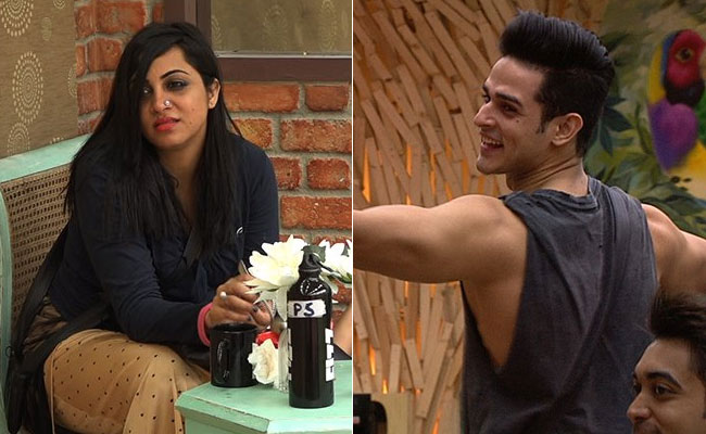 Arshi Khan did a shocking revelation, 'Last night, Priyank Sharma was going to do me!' | अर्शी खानने केला धक्कादायक खुलासा, ‘त्या रात्री प्रियांक शर्मा मला करणार होता किस’!