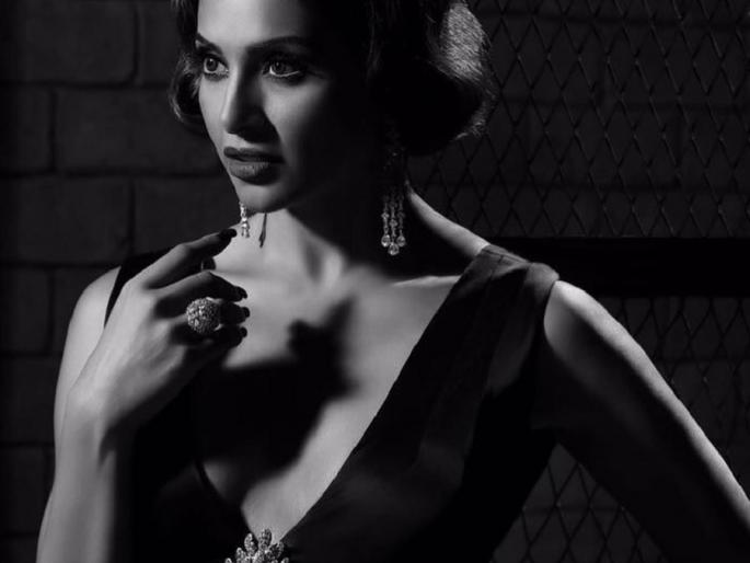 Jingles made in the name of fashion! Bipasha Basu climbs up !! | ​फॅशनच्या नावावर जीन्सच्या झाल्या चिंध्या! बिपाशा बासूचा चढला पारा!!