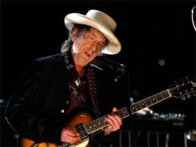 Nobel prize annoyed Bob Dylan? | नोबेल पुरस्कारावर बॉब डिलेन यांची नाराजी? Nobel prize annoyed Bob Dylan? | नोबेल पुरस्कारावर बॉब डिलेन यांची नाराजी?