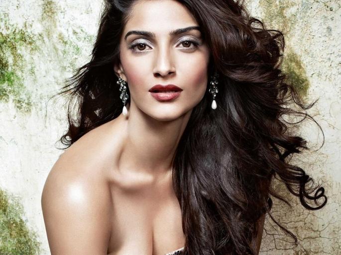 Sonam and Radhika receive 'Icon of India Award'! | सोनम व राधिकाला ‘आयकॉन आॅफ इंडिया अ‍ॅवॉर्ड’!