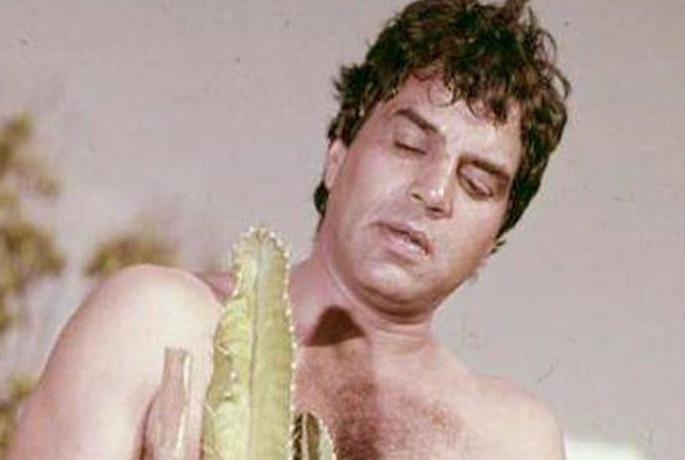 'The director has done a lot of work with Aditya in lieu of Dharmendra! | ‘या’ दिग्दर्शकाने धर्मेंद्र यांच्याशी लबाडीने अॅडल्ट चित्रपटात करवून घेतले काम! 'The director has done a lot of work with Aditya in lieu of Dharmendra! | ‘या’ दिग्दर्शकाने धर्मेंद्र यांच्याशी लबाडीने अॅडल्ट चित्रपटात करवून घेतले काम!