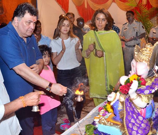 Rishi Kapoor did the Ganpati immersion | ऋषि कपूरने केले गणपती विसर्जन