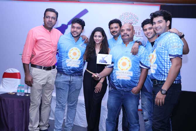 Dashing Mumbai team's strong jersey launch ceremony | डॅशिंग मुंबई संघाचा दमदार जर्सी लॉन्च सोहळा Dashing Mumbai team's strong jersey launch ceremony | डॅशिंग मुंबई संघाचा दमदार जर्सी लॉन्च सोहळा