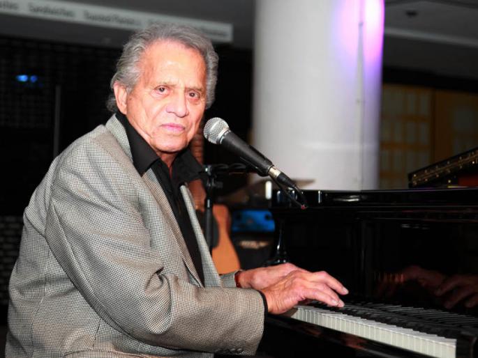 Benny Goodman's vocal Buddy Greco passed away | बेन्नी गुडमॅनचा गायक बडी ग्रेको यांचे निधन Benny Goodman's vocal Buddy Greco passed away | बेन्नी गुडमॅनचा गायक बडी ग्रेको यांचे निधन
