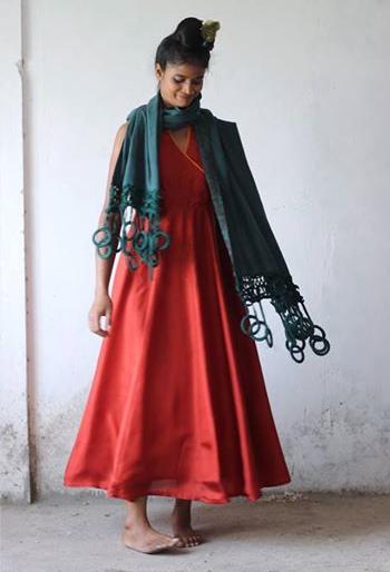 Household workers showed attractive models | घरगुती कामगार झाली आकर्षक मॉडेल