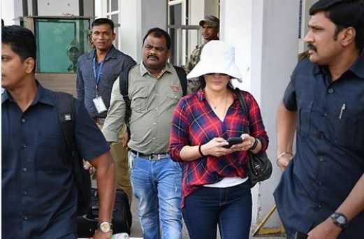 Jodhpur Central Jail Prisoner No. The 'actress' went to meet 106! | जोधपूर मध्यवर्ती कारागृहात कैदी नं. १०६ ला भेटण्यासाठी गेली ‘ही’ अभिनेत्री!
