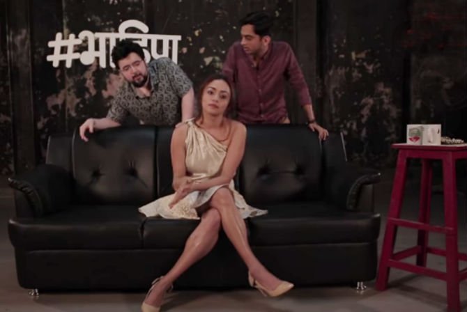 Amrita Khanvilkar made an item girl made by the accomplished Dharmadhikari | अमृता खानविलकरने निपुण धर्माधिकारीला बनविले आयटम गर्ल Amrita Khanvilkar made an item girl made by the accomplished Dharmadhikari | अमृता खानविलकरने निपुण धर्माधिकारीला बनविले आयटम गर्ल
