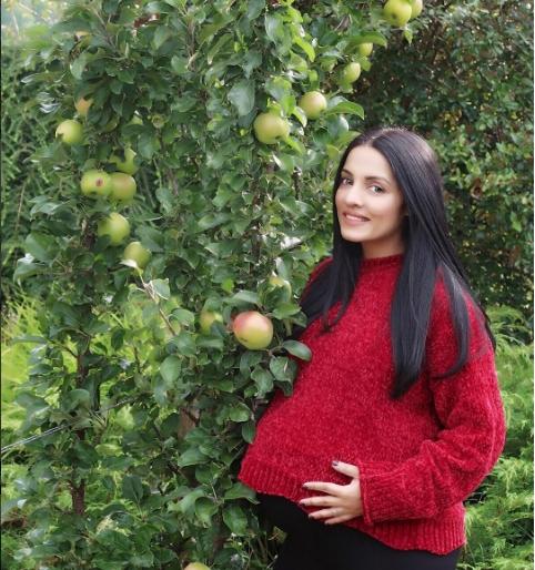 Photographs by Celina Jaitley in Pregnancy era | सेलिना जेटलीचे प्रेगनन्सी काळातील विविध अंदाजातले फोटो Photographs by Celina Jaitley in Pregnancy era | सेलिना जेटलीचे प्रेगनन्सी काळातील विविध अंदाजातले फोटो