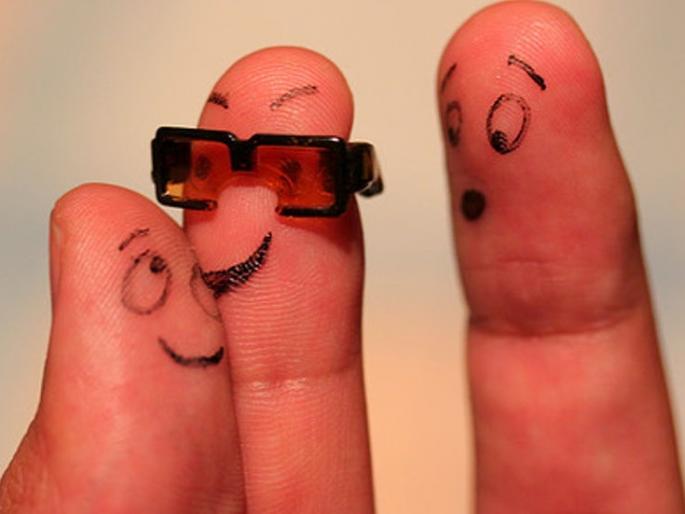 What does the couple do to save the world? | ​संसार वाचविण्यासाठी जोडीदार काय करतात?