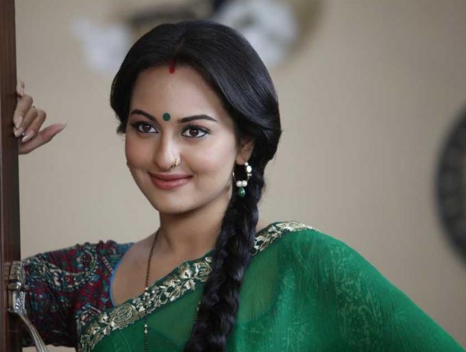 Drop to Sonakshi from Dabang 3? | दबंग 3मधून सोनाक्षीला डच्चू?