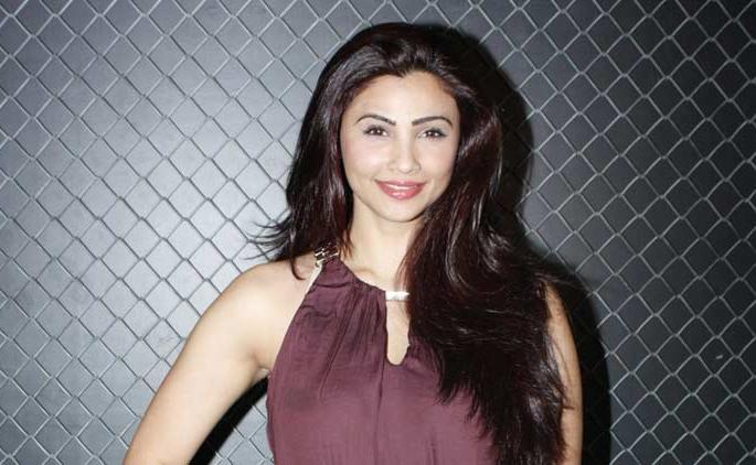 Daisi Shah says, the southern film technically more developed | डेजी शाह म्हणते, दाक्षिणात्य चित्रपट तांत्रिकदृष्या अधिक विकसित Daisi Shah says, the southern film technically more developed | डेजी शाह म्हणते, दाक्षिणात्य चित्रपट तांत्रिकदृष्या अधिक विकसित