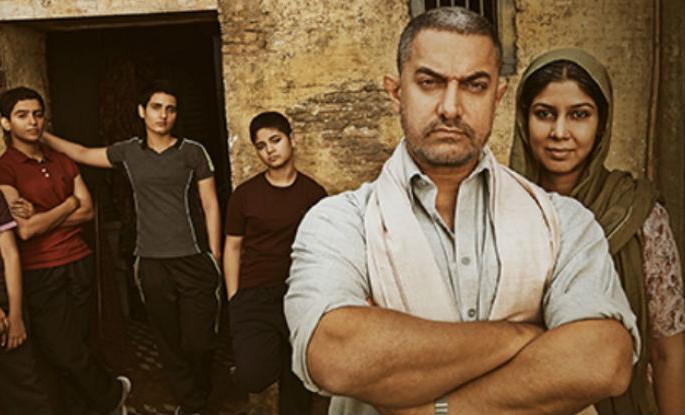 Written by Aamir Khan, the scandal was written for the actor | ​आमिर खानसाठी नव्हे तर या अभिनेत्यासाठी लिहिण्यात आली होती दंगलची पटकथा