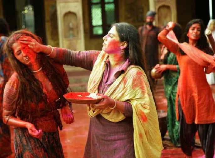 Holi Holi on the sets of Begum Jan! | ‘बेगम जान’च्या सेटवर अशी रंगली होळी!! Holi Holi on the sets of Begum Jan! | ‘बेगम जान’च्या सेटवर अशी रंगली होळी!!