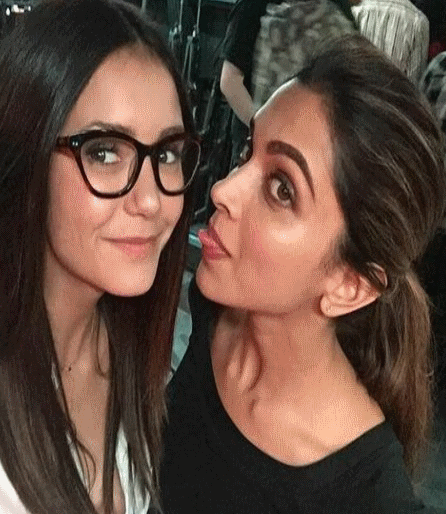 Deepika with Nina Selfie | निनासोबत दिपीकाचा सेल्फी