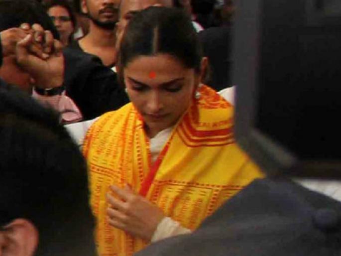 Before the release of Padmavat, Deepika Padukone Bappa's court, Siddhi Vinayakara | ​‘पद्मावत’च्या रिलीजपूर्वी दीपिका पादुकोण बाप्पाच्या दरबारात, सिद्धीविनायकाला साकडे!!