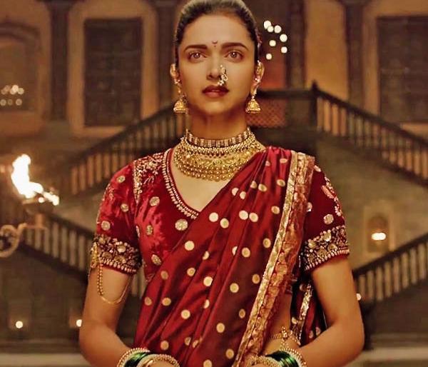 Deepika Padukone likes you, please let us know | दीपिका पदुकोणचा कोणता लूक तुम्हाला आवडला,कळवा आम्हाला