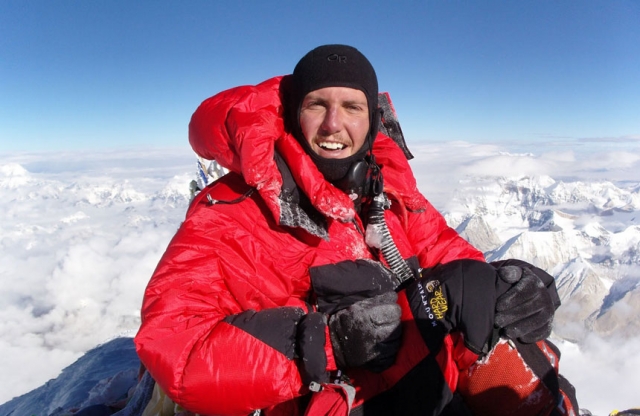 He went upstairs by the inspiration of Deepika | दीपिकाच्या प्रेरणेने तो चढला एव्हरेस्ट