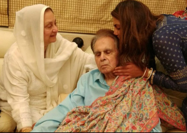 Priyanka Chopra Dilip Kumar after Shah Rukh Khan! | शाहरुख खाननंतर प्रियांका चोप्रा दिलीप कुमार यांच्या भेटीला !