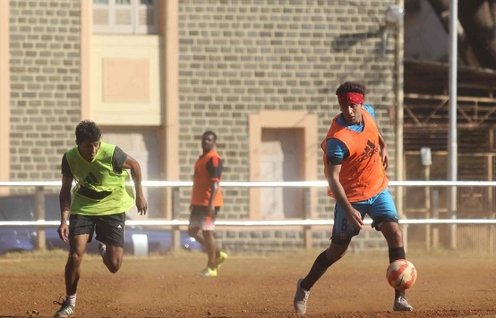 Ranbir-Dino match for Maneki! | माणूसकीसाठी रणबीर-डिनोची मॅच !
