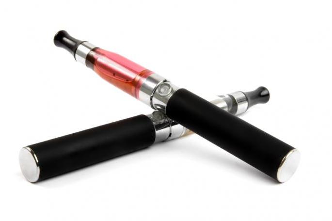 Electronic cigarettes also make chances of cancer ... | इलेक्ट्रॉनिक सिगारेटनेसुद्धा कॅन्सर होण्याची दाट शक्यता...