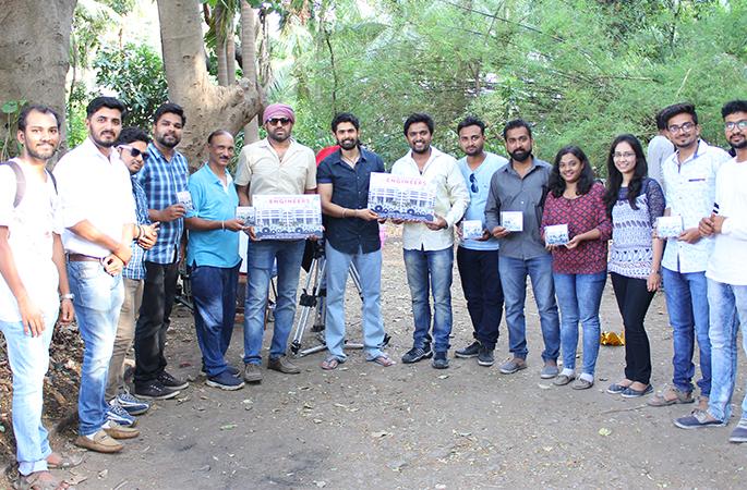 "Manufacturing Engineers" short film commentary on education system | "मॅन्युफॅक्चरिंग इंजिनीअर्स" शॉर्ट फिल्ममधून शिक्षण व्यवस्थेवर भाष्य "Manufacturing Engineers" short film commentary on education system | "मॅन्युफॅक्चरिंग इंजिनीअर्स" शॉर्ट फिल्ममधून शिक्षण व्यवस्थेवर भाष्य
