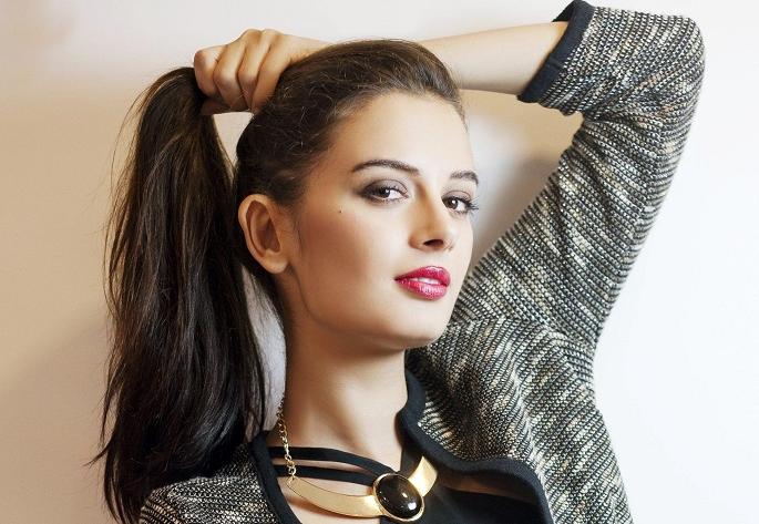 Everlin Sharma's dream to work with? | कोणासोबत काम करून एव्हलिन शर्माचे स्वप्न झाले पूर्ण?