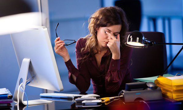 Carefully take care of the eyes in front of the screen! | ​सतत स्क्रीनसमोर असणा-यांनी डोळ्यांची घ्या काळजी !