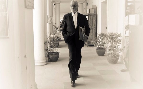 Bachchan becomes lawyer in 'Pink'! | ‘पिंक’ मध्ये बच्चन बनणार वकील!