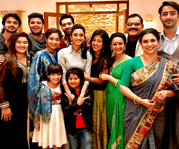 Greetings from the audience, taking 'some colors like love' | 'कुछ रंग प्यार के ऐसे भी' घेणार रसिकांचा निरोप