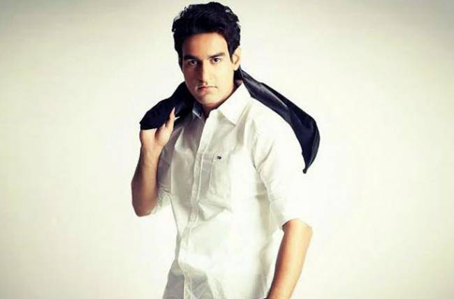 Farhan's entry | फरहानची एंट्री