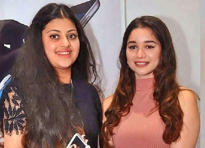 Sachin Tendulkar's daughter Sara and Asha Bhosale's grandfather celebrate event! | सचिन तेंडूलकरची मुलगी सारा अन् आशा भोसलेंची नात जनाईने गाजवला इव्हेंट! Sachin Tendulkar's daughter Sara and Asha Bhosale's grandfather celebrate event! | सचिन तेंडूलकरची मुलगी सारा अन् आशा भोसलेंची नात जनाईने गाजवला इव्हेंट!