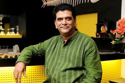 Speaking of Girish Oak, the Marathi theater progressed globally | गिरीष ओक म्हणतायेत, मराठी रंगभूमी जागतिक पातळीवर अग्रेसर