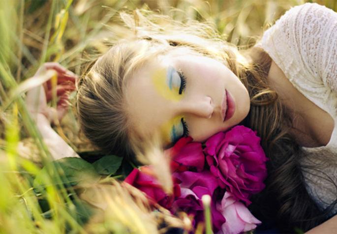 Smooth aroma is beneficial for sleeping | मंद सुगंध झोपेसाठी फायद्याचा