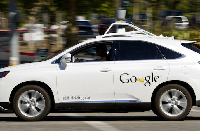 Google car hit the bus | ​गुगल कारची बसला धडक