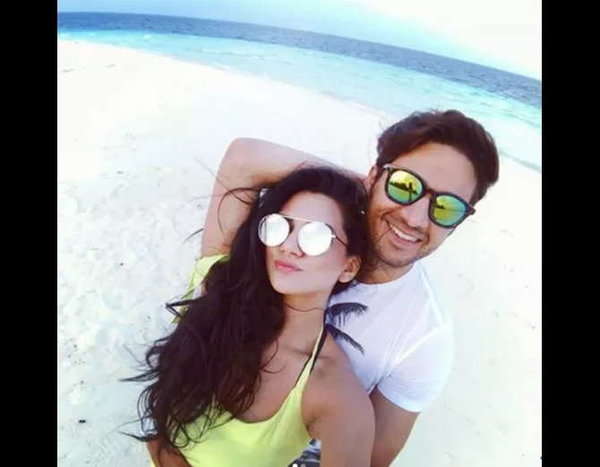 The TV actor, who is enjoying the whakelan in the Maldives, came in front of the photo | मालदीवमध्ये व्हॅकेशन एन्जॉय करतोय हा टीव्ही अभिनेता,समोर आले फोटो The TV actor, who is enjoying the whakelan in the Maldives, came in front of the photo | मालदीवमध्ये व्हॅकेशन एन्जॉय करतोय हा टीव्ही अभिनेता,समोर आले फोटो