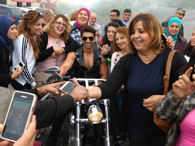 Gormitas surrounded by fans in Georgia! | गुरमीतला जॉर्जियामध्ये चाहत्यांनी घेरले! Gormitas surrounded by fans in Georgia! | गुरमीतला जॉर्जियामध्ये चाहत्यांनी घेरले!