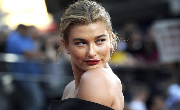 Difficult to date with celebrities | सेलिब्रिटींशी डेट करणे अवघड