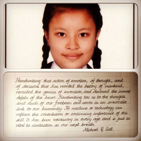 Beautiful signature of a girl who is learning eight | ​आठवीत शिकणाऱ्या मुलीचे सुंदर हस्ताक्षर