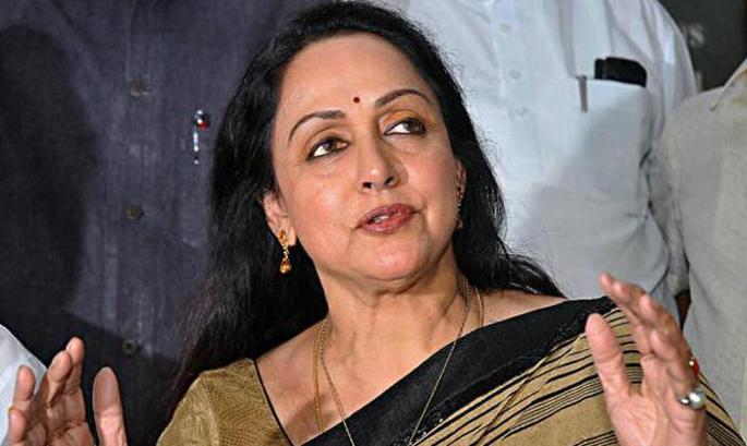 Hammamalini made a statement on fire in Mumbai; Will the new controversy come to an end? | मुंबईतील अग्नितांडवावर हेमामालिनी यांनी केले भलतेच वक्तव्य; नव्या वादाला फुटणार तोंड? Hammamalini made a statement on fire in Mumbai; Will the new controversy come to an end? | मुंबईतील अग्नितांडवावर हेमामालिनी यांनी केले भलतेच वक्तव्य; नव्या वादाला फुटणार तोंड?