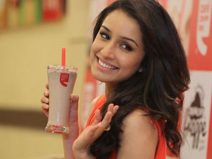 Shraddha Kapoor did the job before coming to Bollywood | बॉलिवूडमध्ये येण्याआधी श्रद्धा कपूरने केला हा जॉब! Shraddha Kapoor did the job before coming to Bollywood | बॉलिवूडमध्ये येण्याआधी श्रद्धा कपूरने केला हा जॉब!