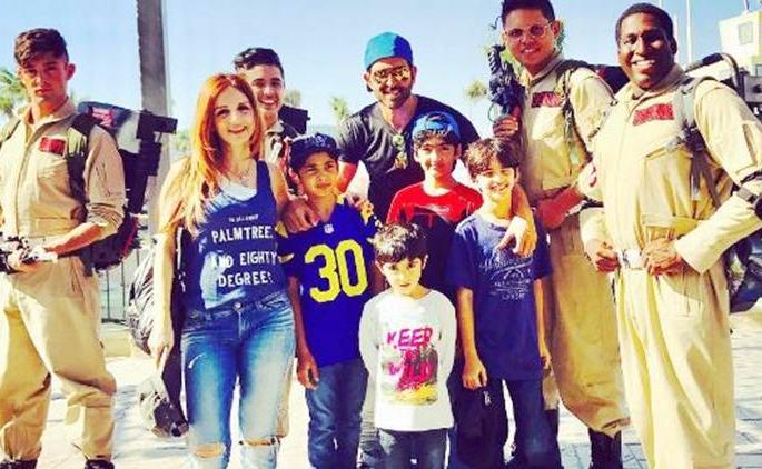 Hrithik and Suzanne Khan appear on the streets of Dubai with kids | ह्रतिक आणि सुझैन खान दिसले दुबईच्या रस्त्यांवर मुलांसोबत