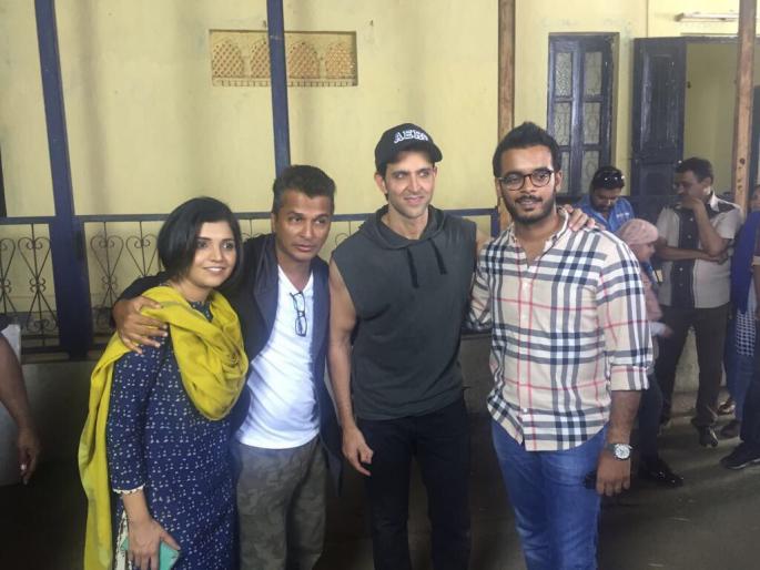 In the Marathi film Hrithik Roshan works on the heart of Vikram Phadnis | हृतिक रोशन काम करणार विक्रम फडणीसच्या हृद्यांतर या मराठी चित्रपटात In the Marathi film Hrithik Roshan works on the heart of Vikram Phadnis | हृतिक रोशन काम करणार विक्रम फडणीसच्या हृद्यांतर या मराठी चित्रपटात