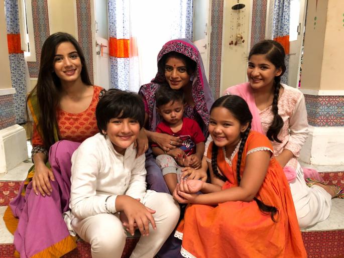 Everyone at Mitali Nag's child's set | मिताली नागच्या मुलाचा सेटवर सगळ्यांना लागला लळा