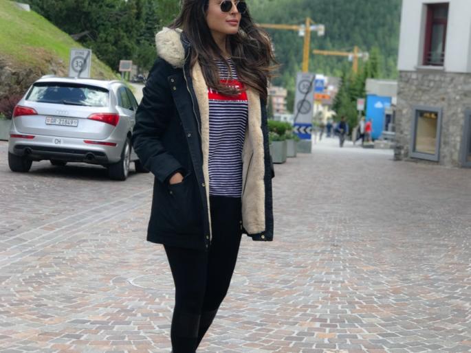 Do you see the success of the actress's whacking photos? | कृतिकाचा कामराचे व्हॅकेशन PHOTOS पाहिलेत का तुम्ही?